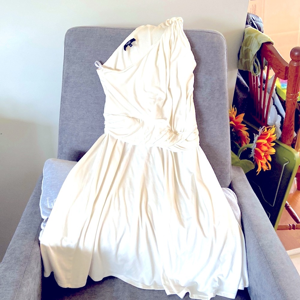 Beautiful dress, perfect for a cruise or night out, soft stretch fabric.